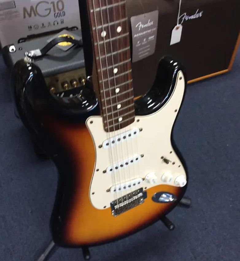 Fender_strat_2005_sunburst_FRONT